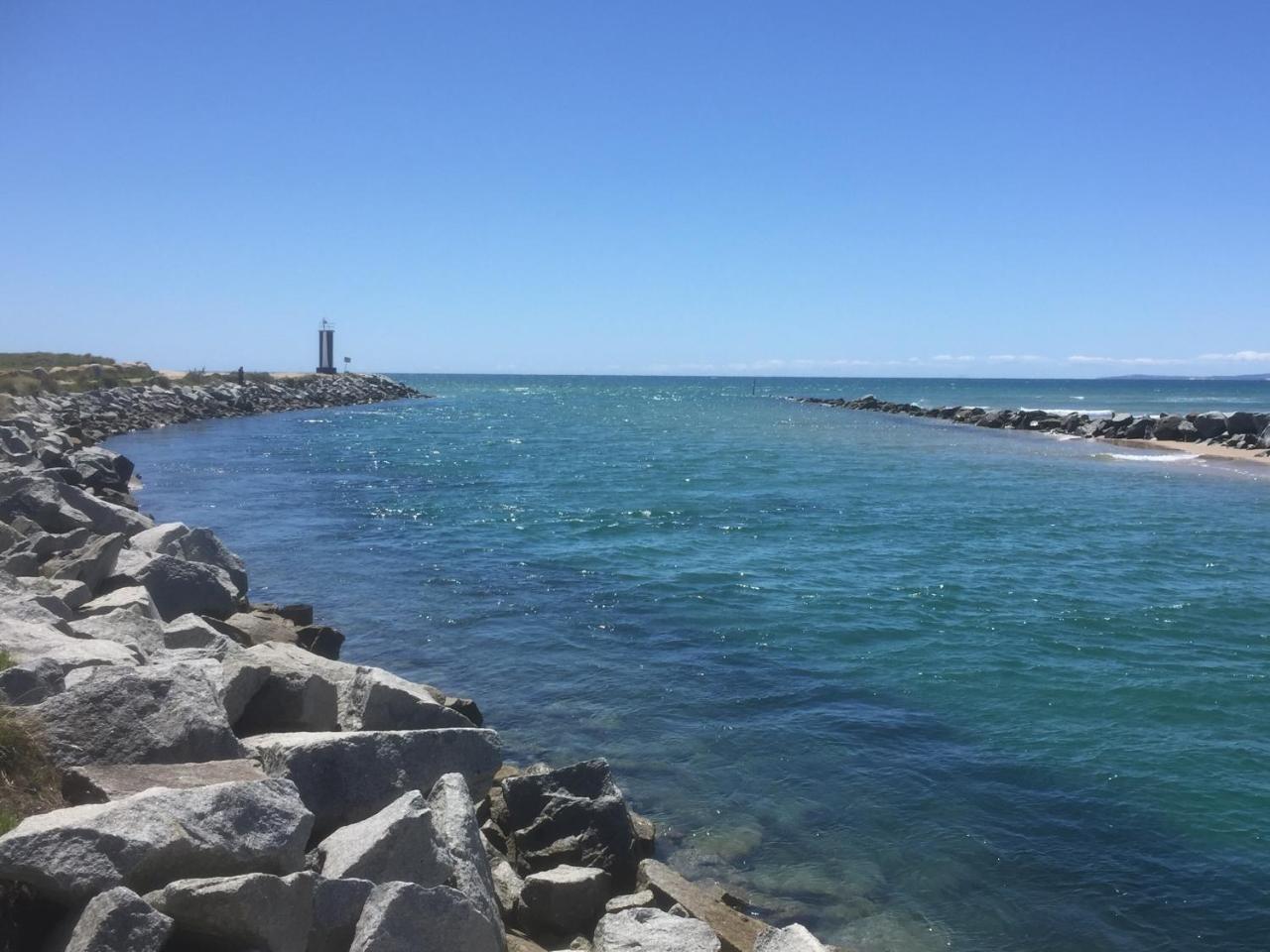 Old Pier Apartments Бридпорт Екстериор снимка